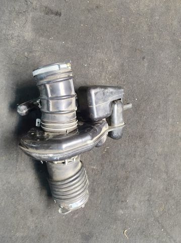 Патрубок воздушный выход воздушного фильтра 16576CA00B NISSAN