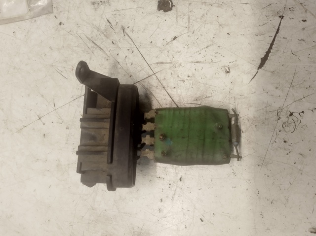 Реле печки 18211360 VAG