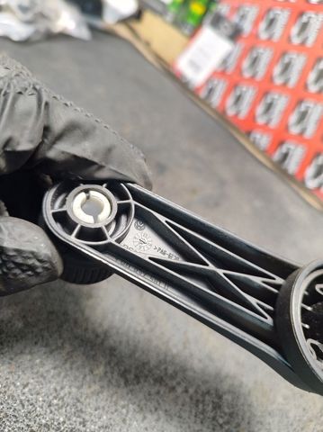 VAG 1H0837581D Ручка подъема стекла двери передней в наличии Днепр