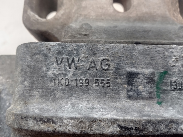 Подушка (опора) двигателя, левая 1K0199555 VAG