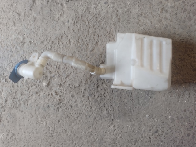 Бачок стеклоомывателя Volkswagen Golf 5