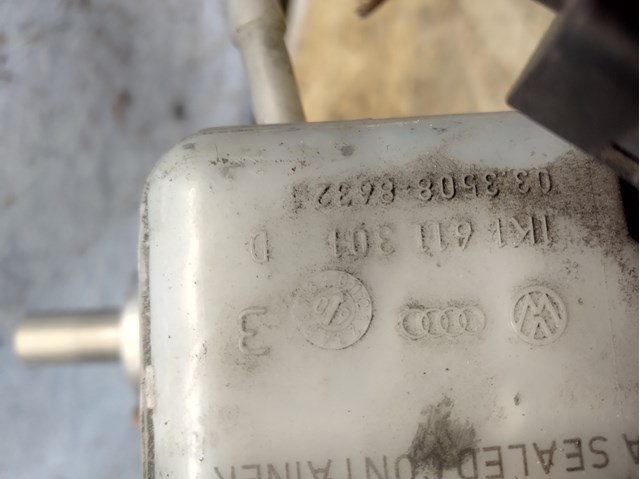 1K1611301 Бачок главного тормозного цилиндра (тормозной жидкости) купить Сумы