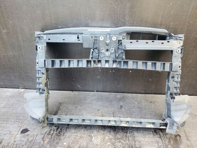 VAG 1K9805588 Рамка радиатора в наличии Кривой Рог