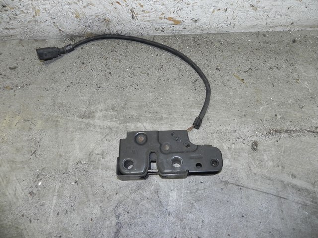 Замок крышки капота 1T0823509D VAG