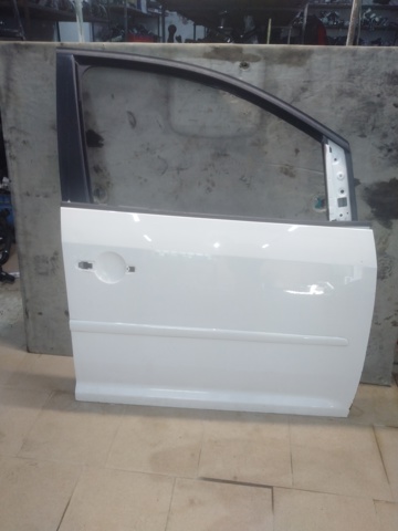 Пассажирская передняя дверь 1T0831056AB VAG