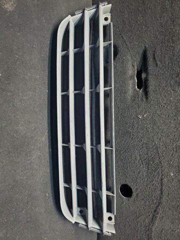 Решетка переднего бампера, центральная 1T0853677 VAG