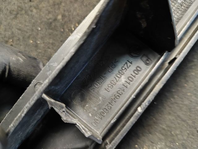 1Z5807864 VAG Направляющая заднего бампера правая купить в Днепр