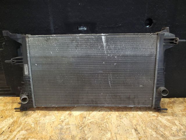 Радиатор охлаждения двигателя Renault Megane 3