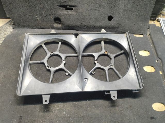 Рамка радиатора охлаждения 21483CA000 NISSAN