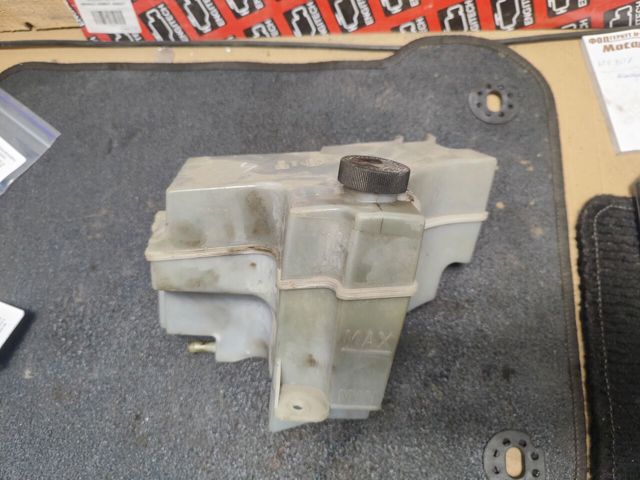 21710CA000 NISSAN Бачок системы охлаждения купить в Черновцы