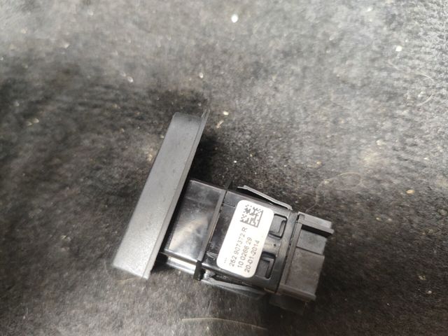 RENAULT 252907372R Кнопка включения аварийного сигнала в наличии Сумы