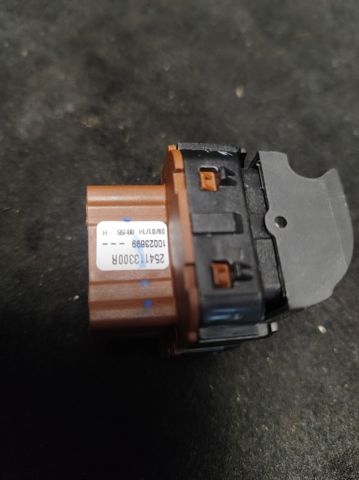 RENAULT 254113300R Кнопочный блок управления стеклоподъемником передний левый в наличии Ровно
