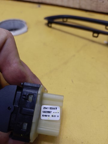 RENAULT 254118044R Кнопочный блок управления стеклоподъемником передний левый в наличии Ужгород