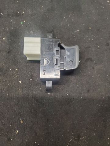 Кнопка подъемника переднего правого стекла 25411AX010 NISSAN