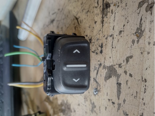 254214937R RENAULT Кнопка включения мотора стеклоподъемника центральной консоли купить в Киев
