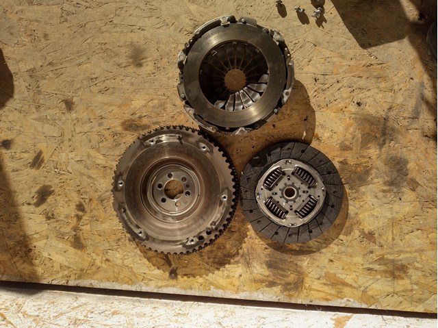 Комплект сцепления 302053302R RENAULT