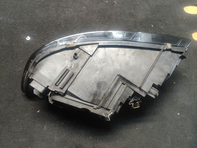 VOLVO 30698880 Правая фара в наличии Житомир
