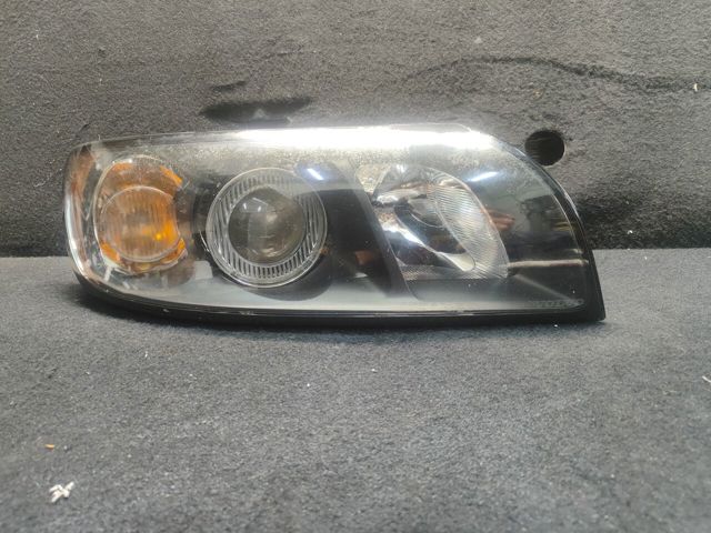 Правая блок фара 30698880 VOLVO