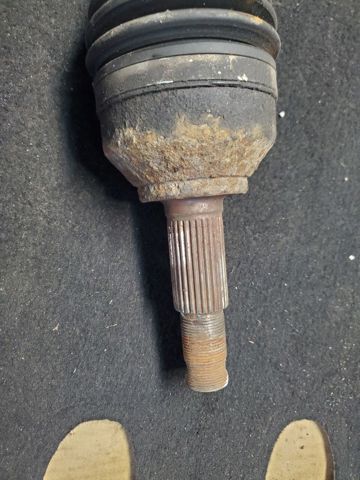 39100JD52B NISSAN Полуось (привод) передняя правая купить в Ужгород