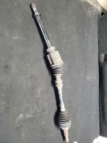 Полуось передняя, правая 39100JD52B NISSAN