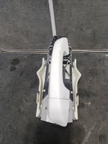 Держатель наружной ручки двери, передней правой 3T0837885E VAG