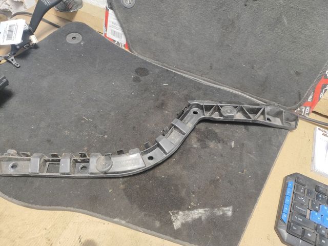 Направляющая заднего бампера, левая 3T5807393A VAG