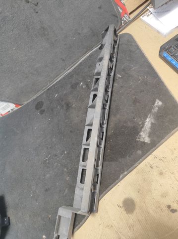 Левый кронштейн крепления бампера заднего 3T5807863A VAG
