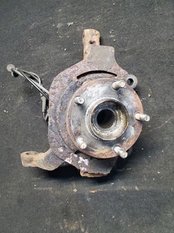 Цапфа - поворотный кулак передний, правый 40014CN000 NISSAN