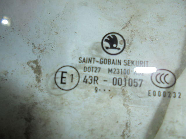 VAG 43R001057 Стекло заднее в наличии Ровно