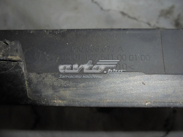 VAG 5J0853677A Решетка бампера переднего центральная в наличии Тернополь