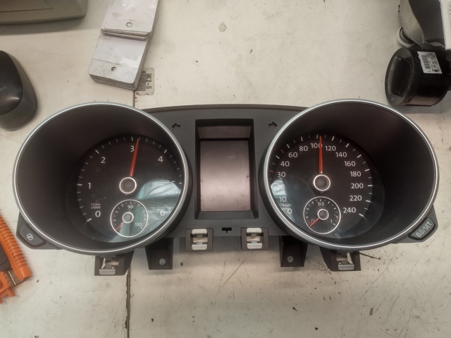 Щиток приборов 5K0920860G VAG