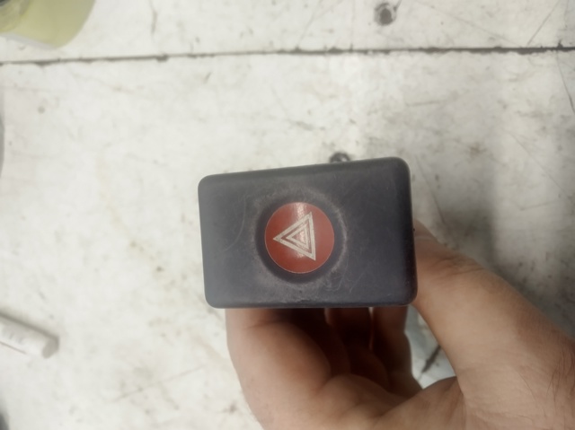 RENAULT 6001546813 Кнопка аварийки в наличии Черновцы