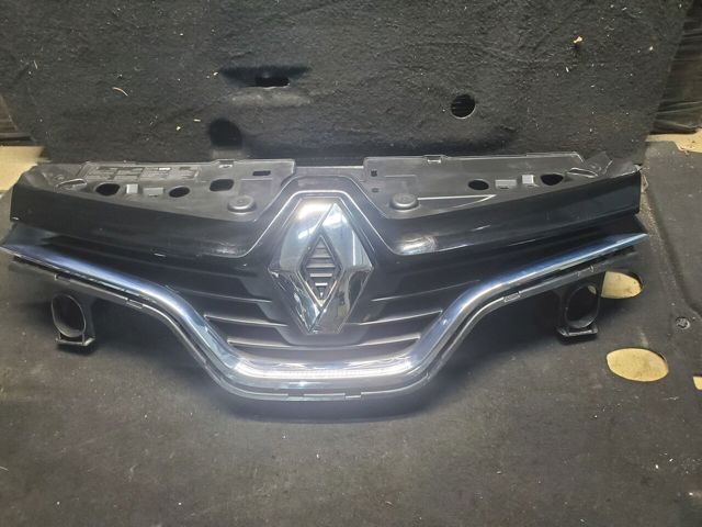 Облицовка радиатора 623102335R RENAULT