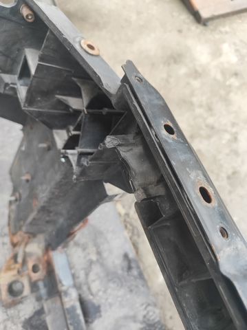 62500CC40A NISSAN Рамка радиатора купить в Сумы