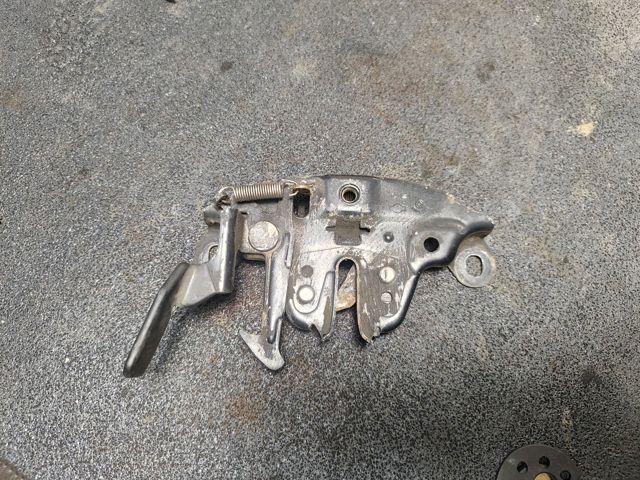 Замок крышки капота 65601CA000 NISSAN