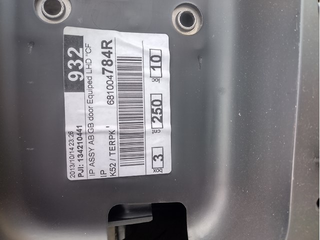 Передняя панель 681004784R RENAULT