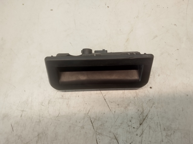 VAG 6V0827566 Кнопка привода замка багажника в наличии Сумы