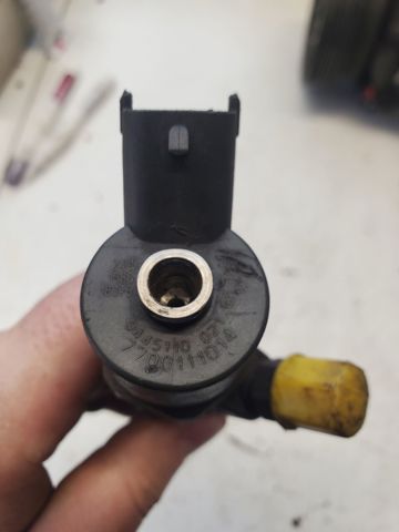 7700111014 RENAULT Топливные форсунки купить в Ужгород