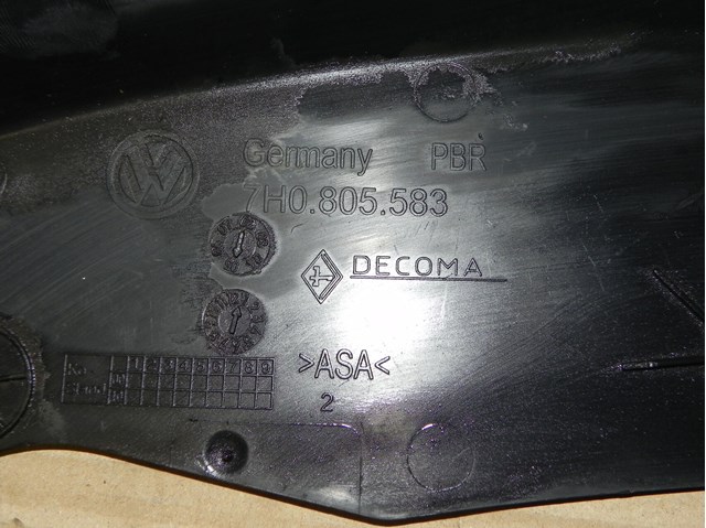 Ресничка (накладка) правой фары 7H0805583 VAG