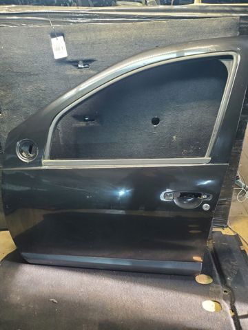 Передняя левая дверь 801015127R RENAULT