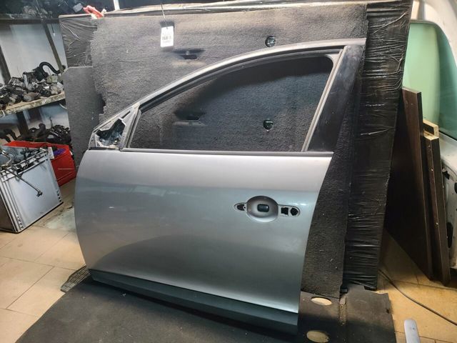 Передняя левая дверь 801016886R RENAULT