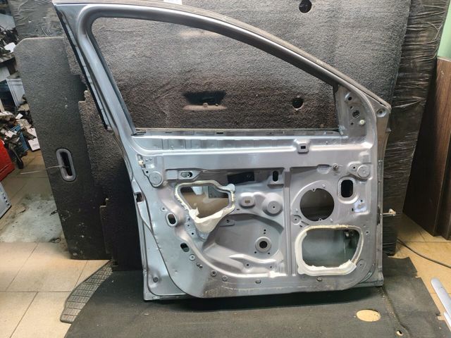 RENAULT 801016886R Дверь передняя левая в наличии Львов