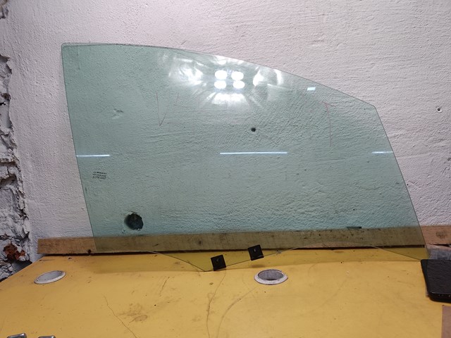 Стекло передней двери, правой 803004101R RENAULT