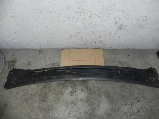 Водосток лобового стекла, жабо 8200020540 RENAULT