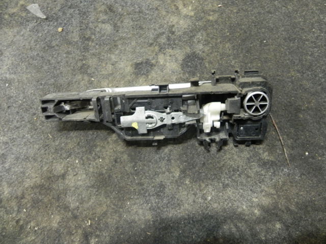 Держатель наружной ручки двери, передней правой 8200028464 RENAULT