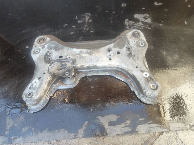 Балка передней подвески 8200039866 RENAULT