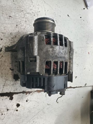 Автомобильный генератор 8200054588 RENAULT