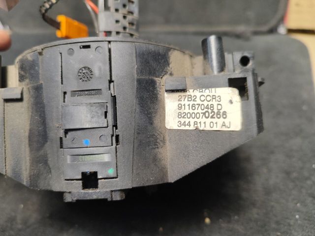 RENAULT 8200070266 Переключатель подрулевой левый в наличии Николаев