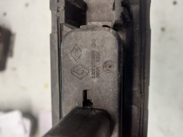 8200076258 RENAULT Кнопка привода замка крышки багажника (двери 3/5-й (ляды) купить в Николаев