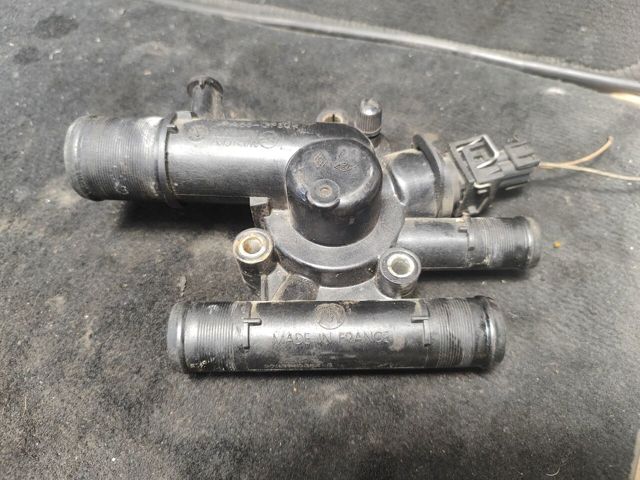Водяная помпа термостата 8200112054 RENAULT